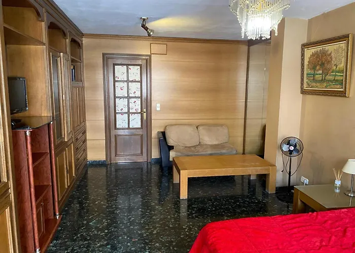 En Piso Compartido En * فالنسيا