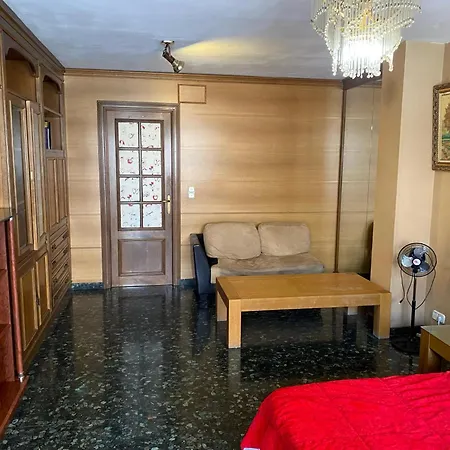 En Piso Compartido En * Валенсия